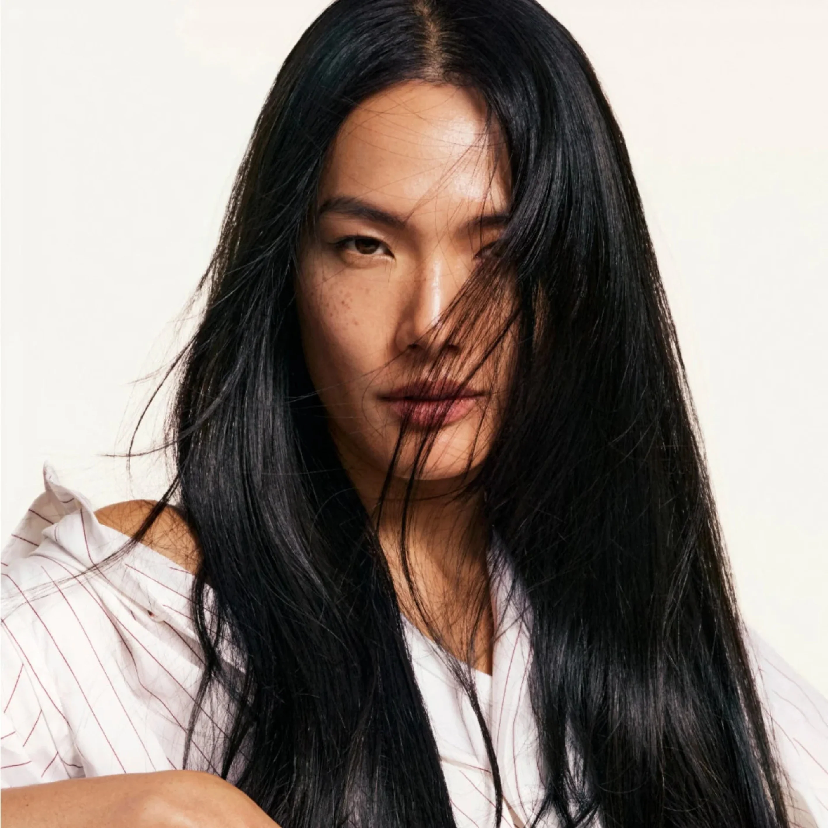 Olaplex N° 4D Clean Volume Detox Dry Shampoo 250ml - Image 9